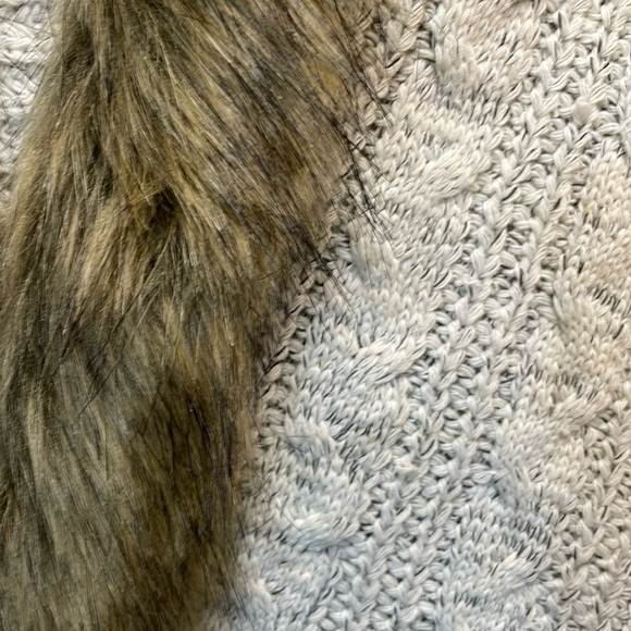 Anthropologie/Northern Angle Raglan Sleeve Fur Accent Sweater  -L- #0045 - Picture 7 of 10